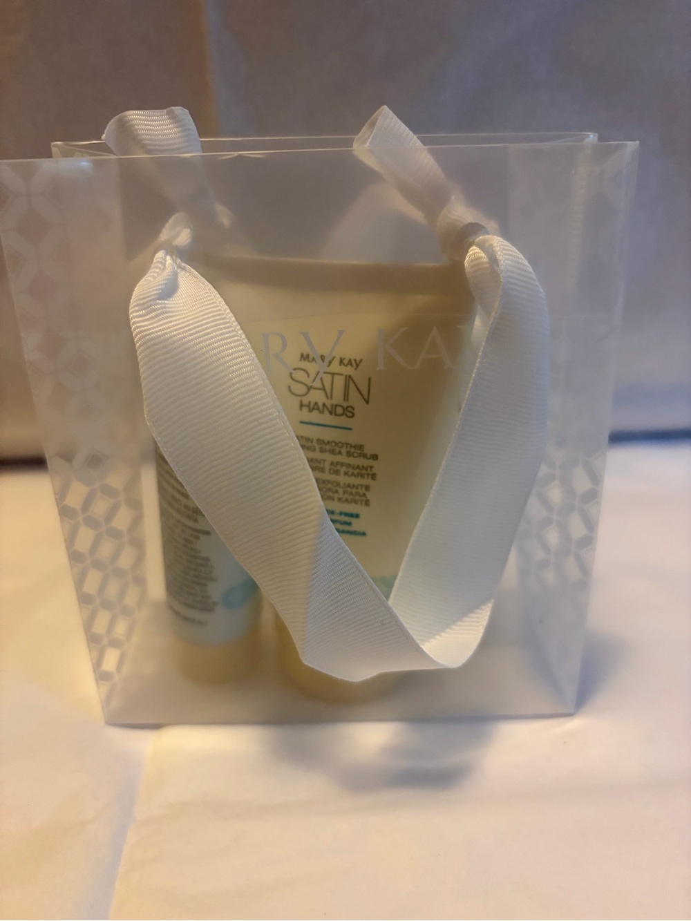 Mary Kay Satin Hands Set - White